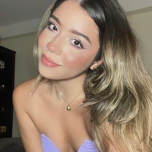 Meet your Posher, Alejandra